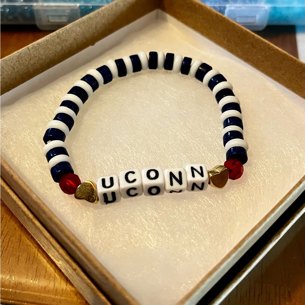 U-C-O-N-N 💙🐾 stretch bracelet